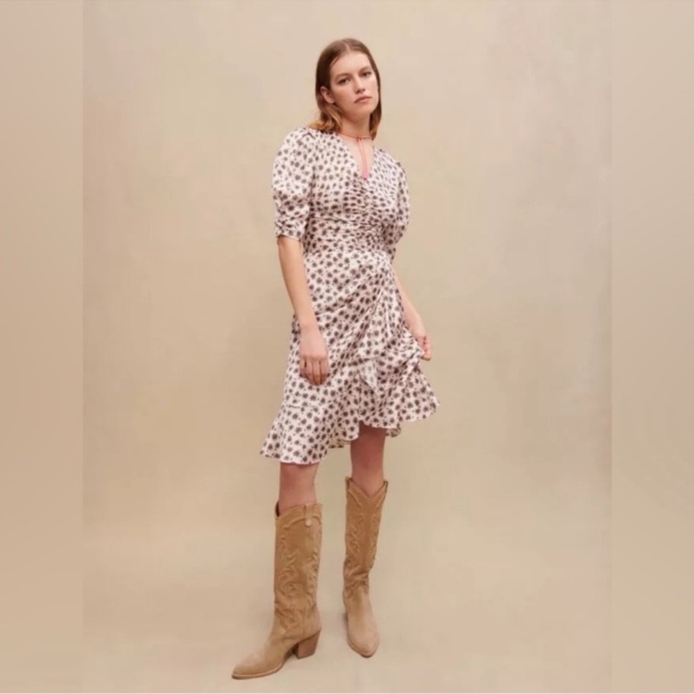 Maje‎ Palm Tree Print Satin Midi
Dress in Light Pink Size 40/L